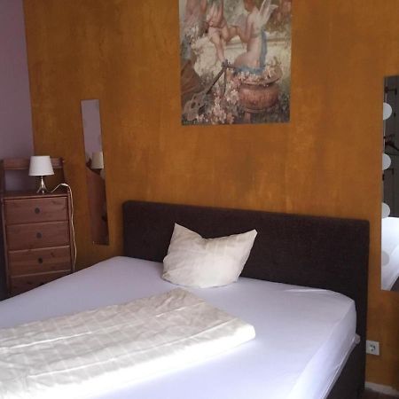 Zimmer In Kaiserslautern Exterior foto